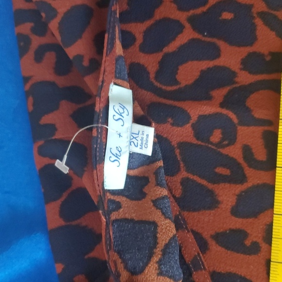 She + Sky rust and blue cheetah print 2XL front tie blouse - Picture 3 of 9